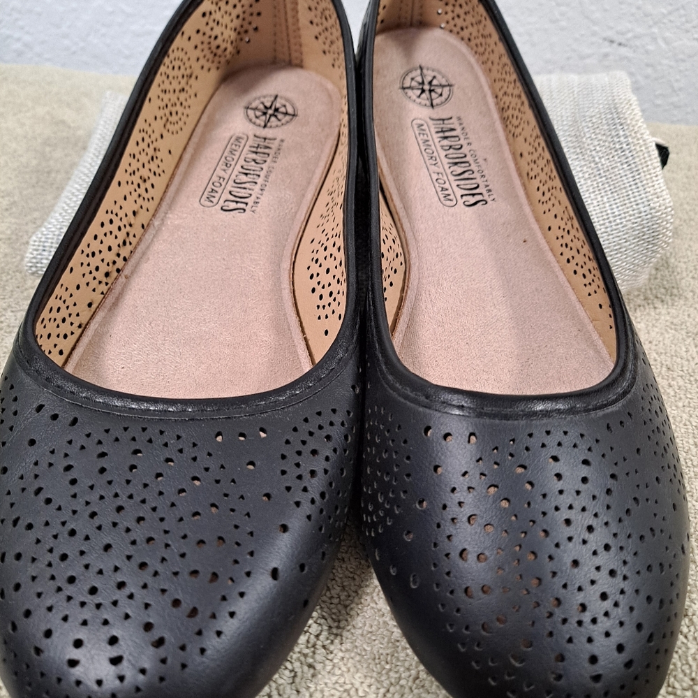 Size 10 black shoes.  Wsq